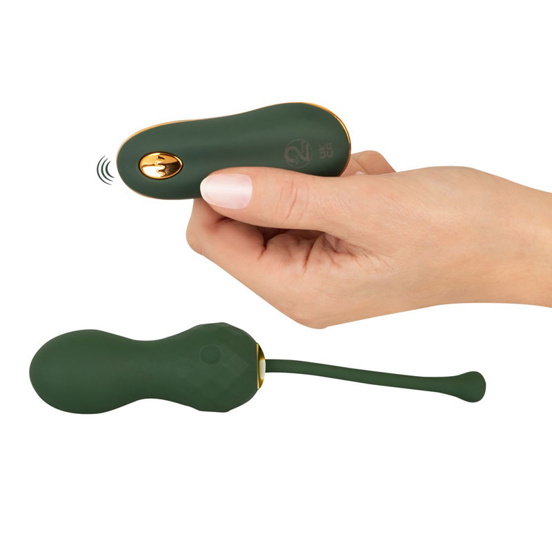 Luxuriöse Vibro-Liebeskugeln - Größenvergleich zur Fernbedienung